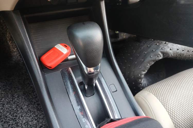 Used Honda Jade 2014 1.8L Automatic Comfort Elite Version 5 Seats Gear Lever
