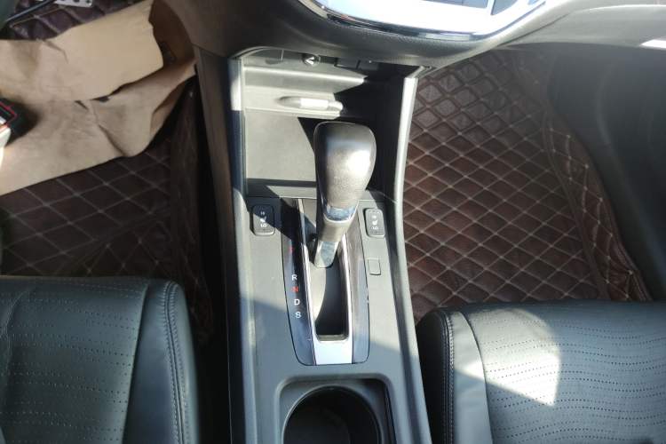 Used Honda Jade 2014 1.8L CVT Luxury Edition 5 seats Gear Lever