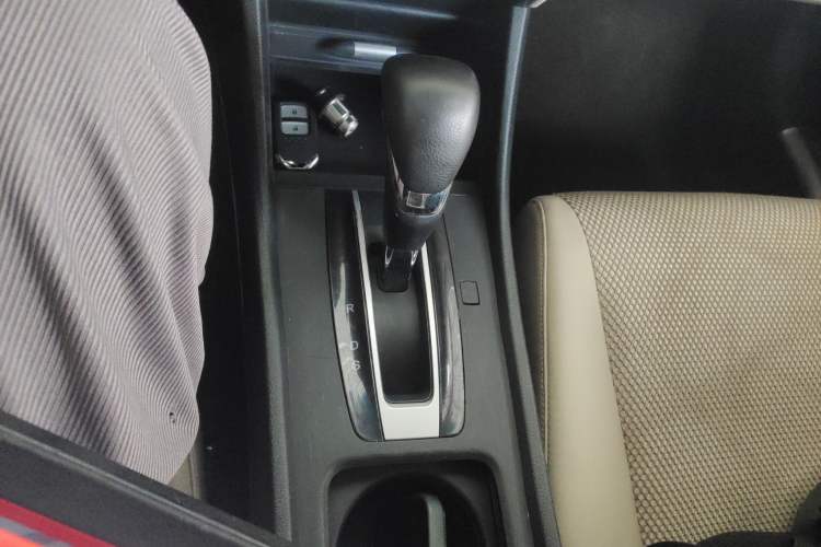 Used Honda Jade 2014 1.8L Automatic Comfort Elite Version 5 Seats Gear Lever