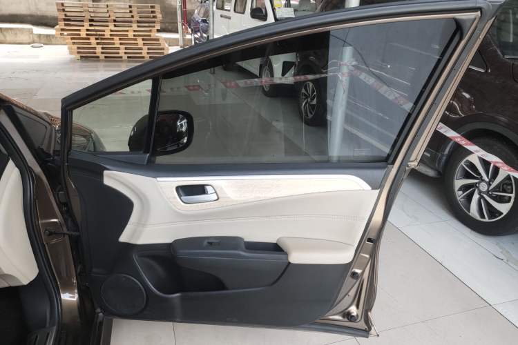 Used Honda Jade 2014 1.8L Automatic Comfort Elite Version 5 Seats Interior 2