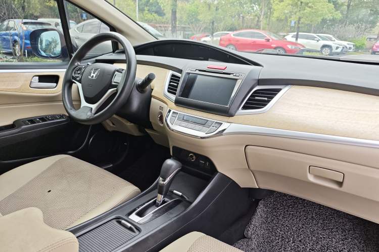 Used Honda Jade 2014 1.8L Automatic Comfort Elite Version 5 Seats Interior 3