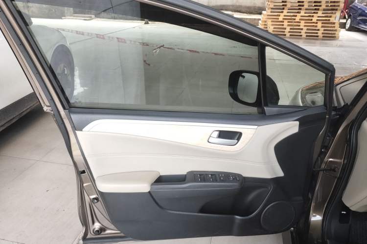 Used Honda Jade 2014 1.8L Automatic Comfort Elite Version 5 Seats Interior 4