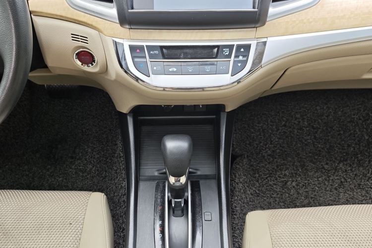 Used Honda Jade 2014 1.8L Automatic Comfort Elite Version 5 Seats Interior 6