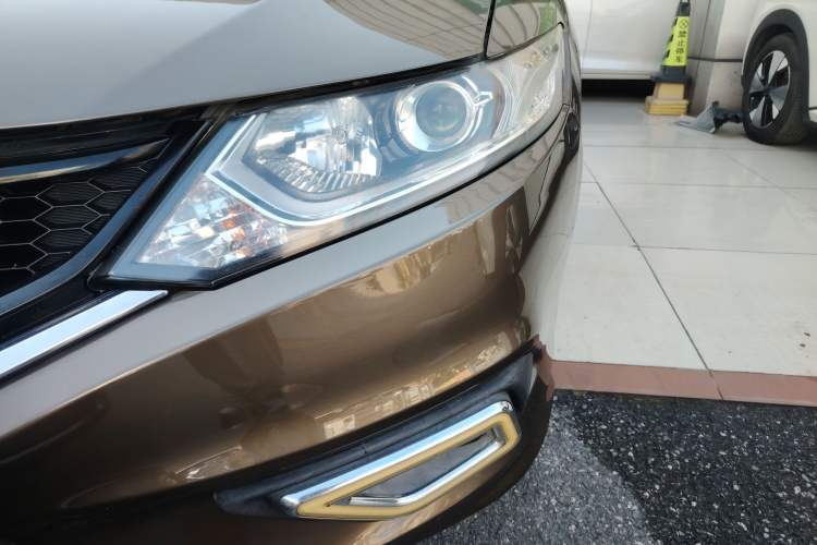 Used Honda Jade 2014 1.8L Automatic Comfort Elite Version 5 Seats Left Front Headlight