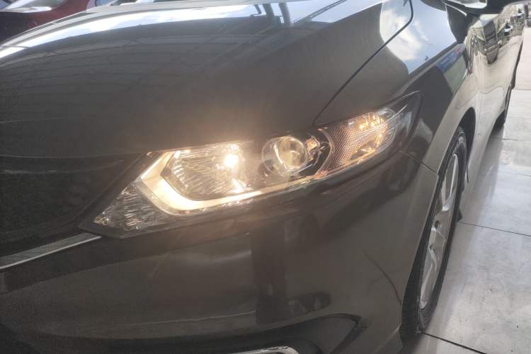 Used Honda Jade 2014 1.8L Automatic Comfort Elite Version 5 Seats Left Front Headlight