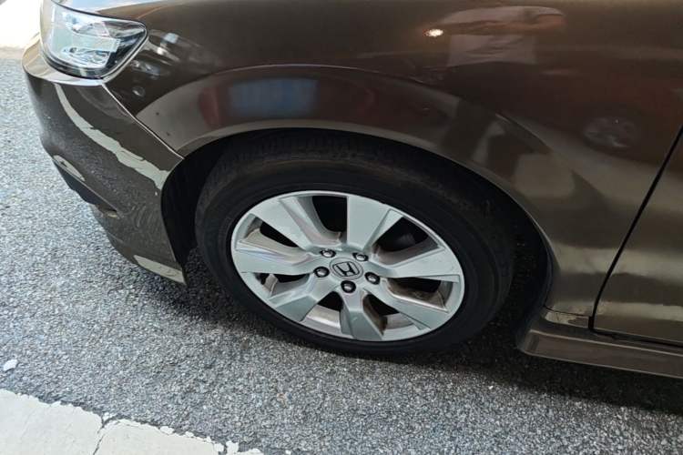 Used Honda Jade 2014 1.8L Automatic Comfort Elite Version 5 Seats Left Front Wheel Hub