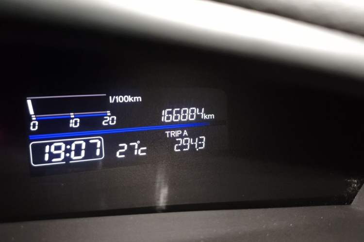 Used Honda Jade 2014 1.8L Automatic Comfort Elite Version 5 Seats Odometer Close Up