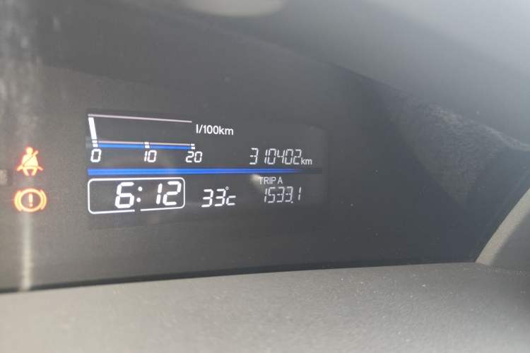 Used Honda Jade 2014 1.8L CVT Luxury Edition 5 seats Odometer Close Up