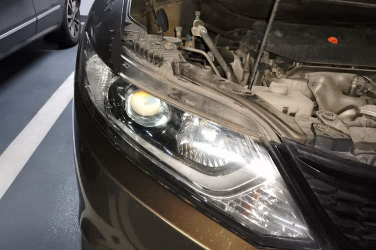 Used Honda Jade 2014 1.8L Automatic Comfort Elite Version 5 Seats Right Front Headlight