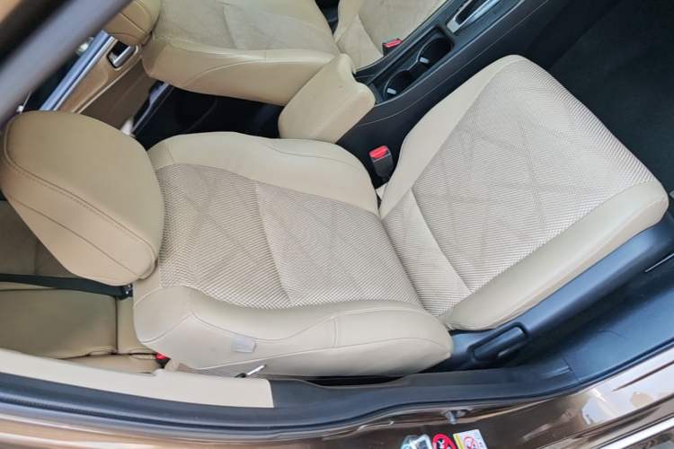 Used Honda Jade 2014 1.8L Automatic Comfort Elite Version 5 Seats Right Front Seat