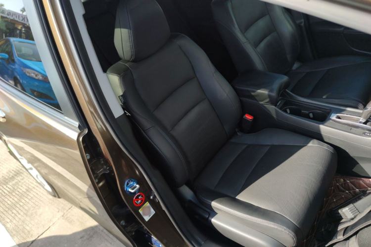 Used Honda Jade 2014 1.8L CVT Luxury Edition 5 seats Right Front Seat
