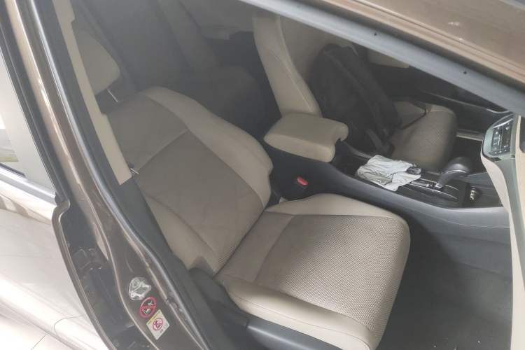 Used Honda Jade 2014 1.8L Automatic Comfort Elite Version 5 Seats Right Front Seat