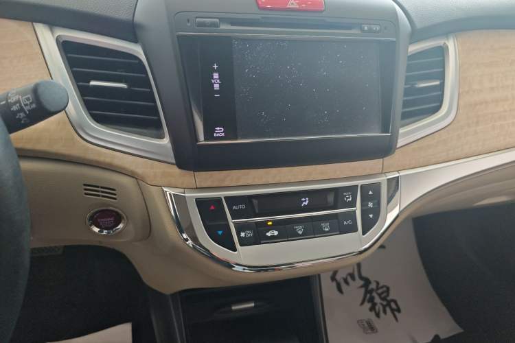 Used Honda Jade 2014 1.8L Automatic Comfort Elite Version 5 Seats Audio And AC Panel