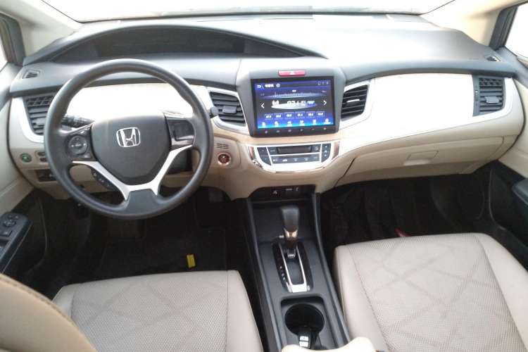 Used Honda Jade 2014 1.8L Automatic Comfort Elite Version 5 Seats Center Console