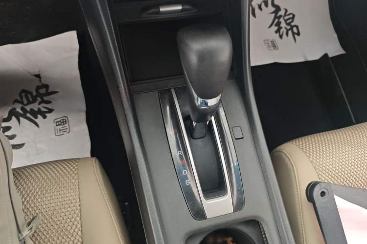 Used Honda Jade 2014 1.8L Automatic Comfort Elite Version 5 Seats Gear Lever