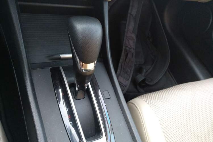 Used Honda Jade 2014 1.8L Automatic Comfort Elite Version 5 Seats Gear Lever