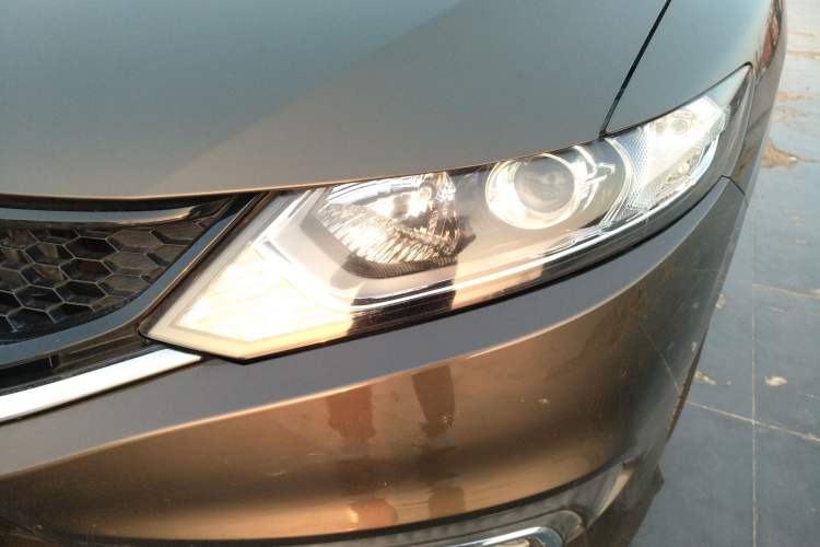 Used Honda Jade 2014 1.8L Automatic Comfort Elite Version 5 Seats Left Front Headlight