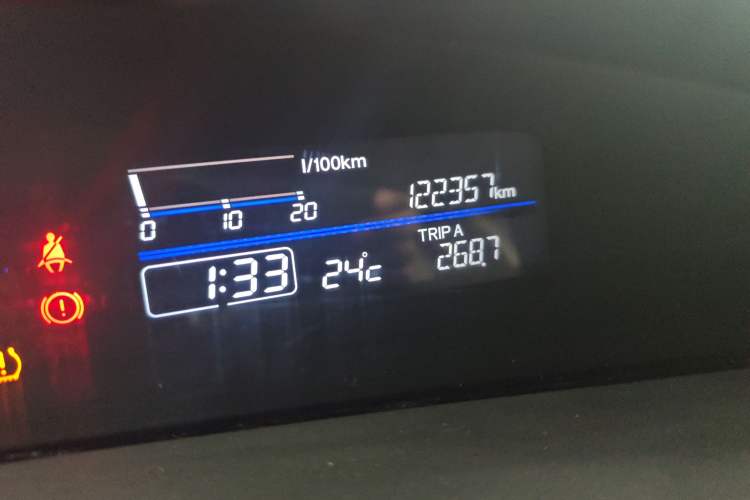 Used Honda Jade 2014 1.8L Automatic Comfort Elite Version 5 Seats Odometer Close Up