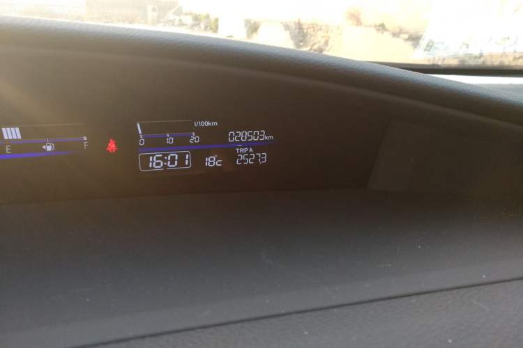 Used Honda Jade 2014 1.8L Automatic Comfort Elite Version 5 Seats Odometer Close Up