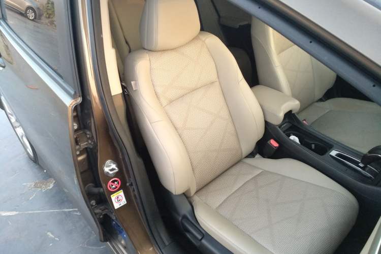 Used Honda Jade 2014 1.8L Automatic Comfort Elite Version 5 Seats Right Front Seat