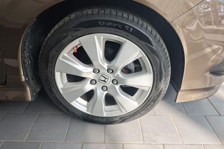 Used Honda Jade 2014 1.8L Automatic Comfort Elite Version 5 Seats Right Front Wheel Hub