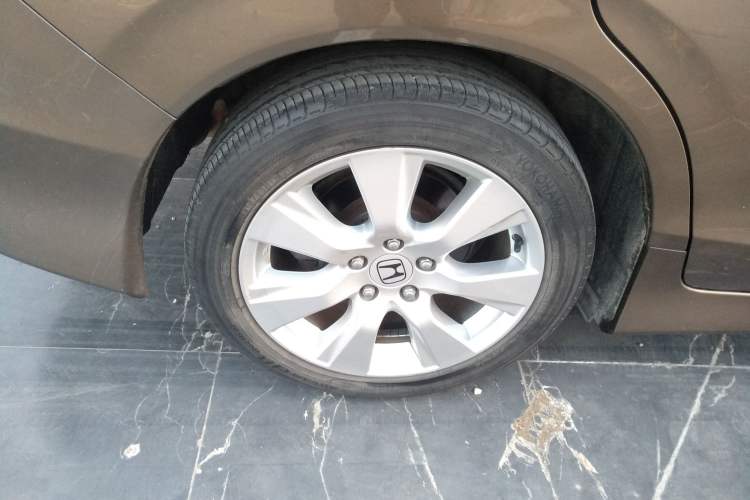 Used Honda Jade 2014 1.8L Automatic Comfort Elite Version 5 Seats Right Rear Wheel Hub
