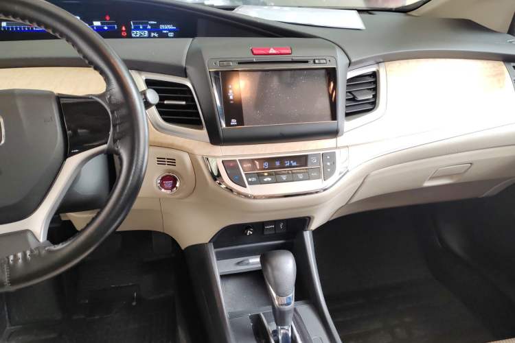 Used Honda Jade 2014 1.8L Automatic Comfort Elite Version 5 Seats Audio And AC Panel