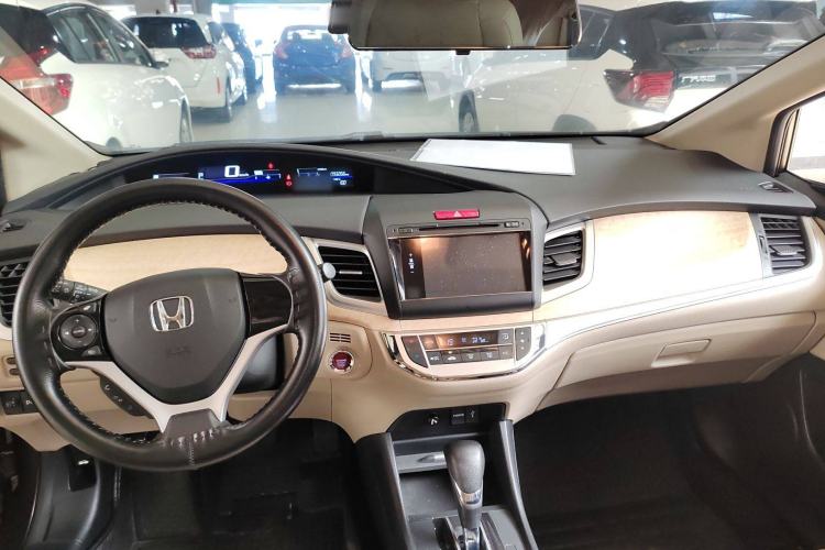 Used Honda Jade 2014 1.8L Automatic Comfort Elite Version 5 Seats Center Console