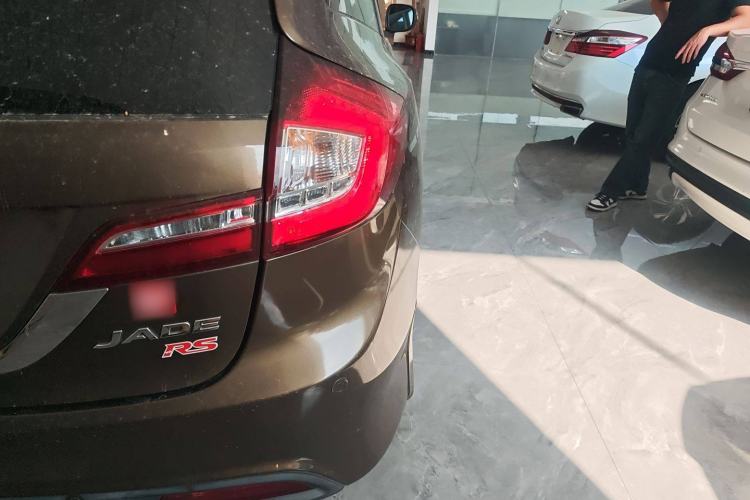 Used Honda Jade 2014 1.8L Automatic Comfort Elite Version 5 Seats Exterior 1