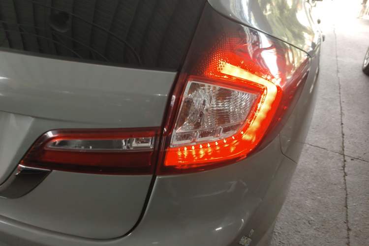 Used Honda Jade 2014 1.8L Automatic Comfort Elite Version 5 Seats Exterior 6