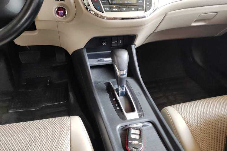 Used Honda Jade 2014 1.8L Automatic Comfort Elite Version 5 Seats Gear Lever