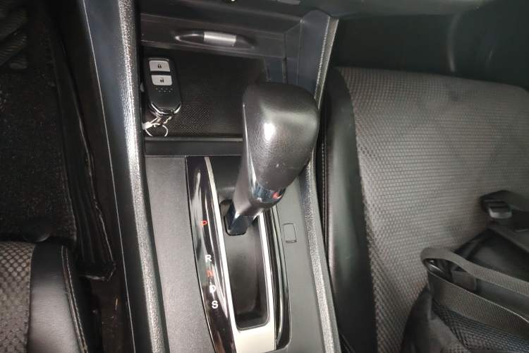 Used Honda Jade 2014 1.8L Automatic Comfort Elite Version 5 Seats Gear Lever