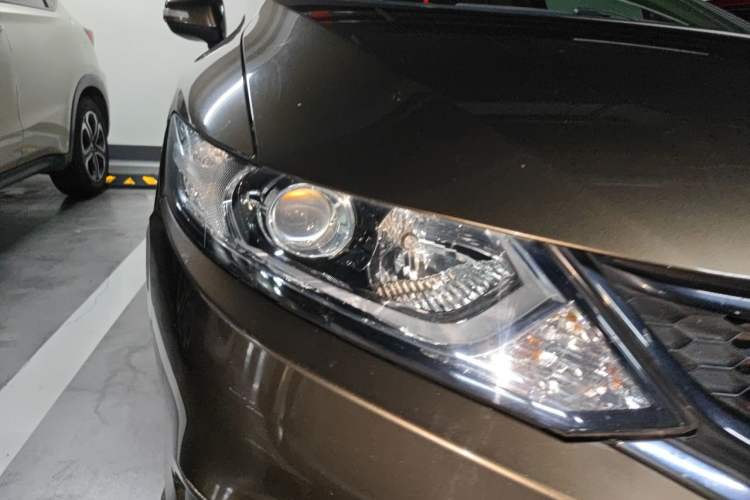 Used Honda Jade 2014 1.8L Automatic Comfort Elite Version 5 Seats Right Front Headlight