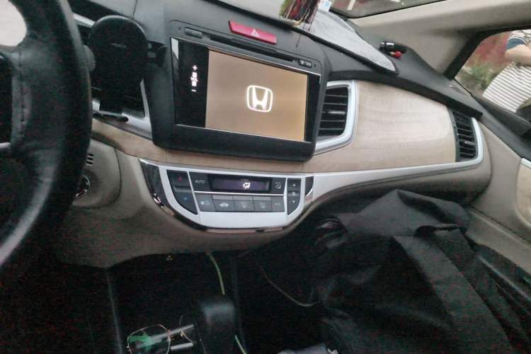 Used Honda Jade 2014 1.8L Automatic Comfort Elite Version 5 Seats Audio And AC Panel