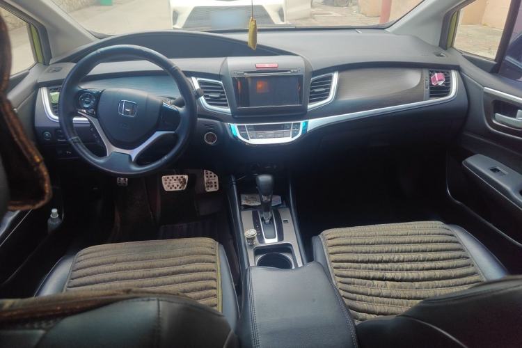 Used Honda Jade 2014 1.8L Automatic Comfort Elite Version 5 Seats Center Console