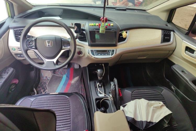 Used Honda Jade 2014 1.8L Automatic Comfort Elite Version 5 Seats Center Console