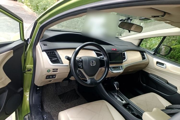 Used Honda Jade 2014 1.8L Automatic Comfort Elite Version 5 Seats Center Console