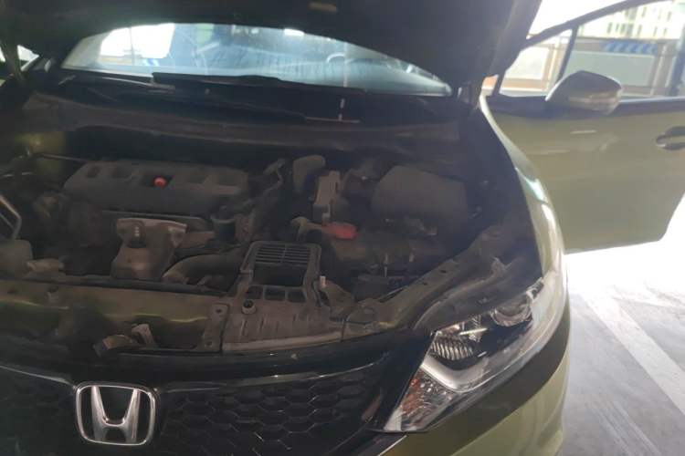 Used Honda Jade 2014 1.8L Automatic Comfort Elite Version 5 Seats Engine Bay Left