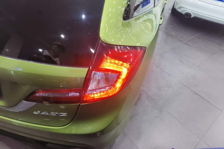 Used Honda Jade 2014 1.8L Automatic Comfort Elite Version 5 Seats Exterior 1