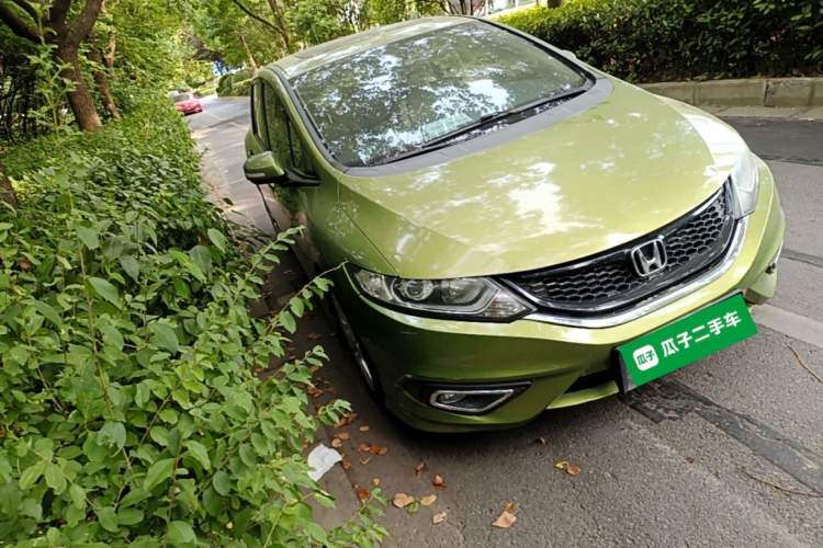Used Honda Jade 2014 1.8L Automatic Comfort Elite Version 5 Seats Front Right 45 Deg