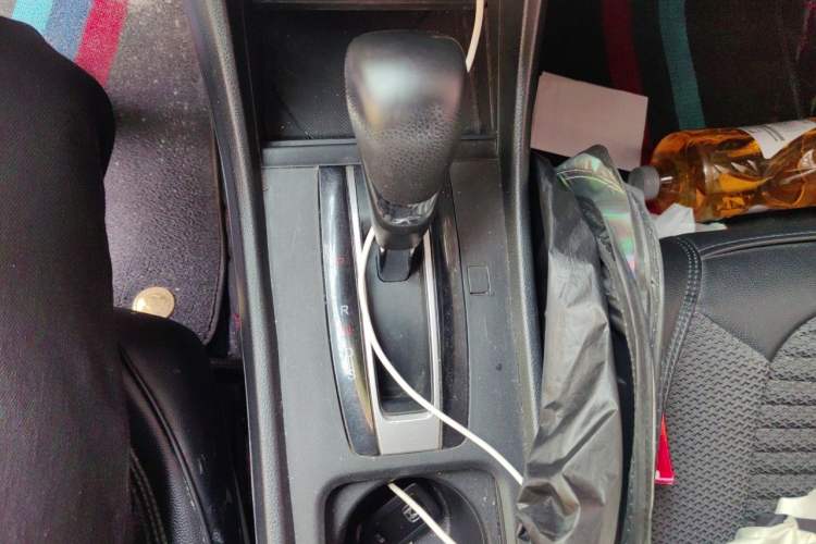 Used Honda Jade 2014 1.8L Automatic Comfort Elite Version 5 Seats Gear Lever