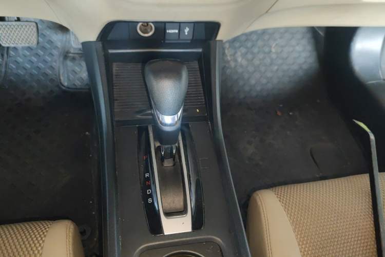 Used Honda Jade 2014 1.8L Automatic Comfort Elite Version 5 Seats Gear Lever