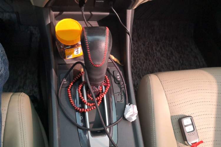 Used Honda Jade 2014 1.8L CVT Luxury Edition 5 seats Gear Lever