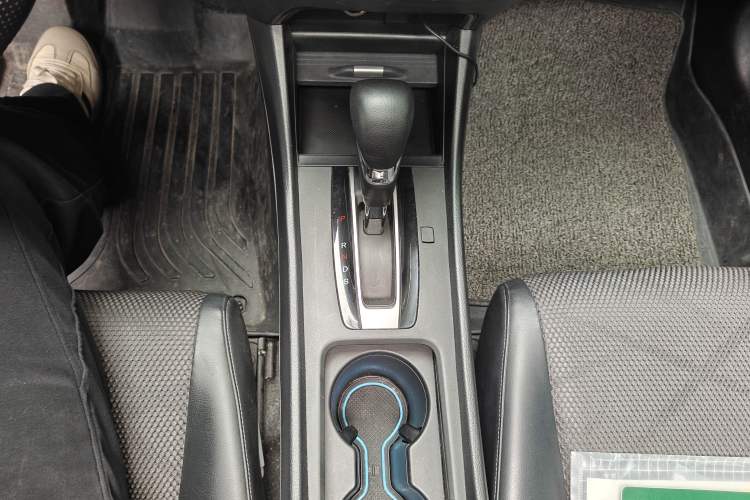 Used Honda Jade 2014 1.8L Automatic Comfort Elite Version 5 Seats Gear Lever