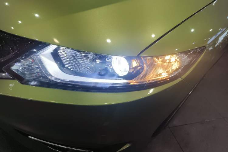 Used Honda Jade 2014 1.8L Automatic Comfort Elite Version 5 Seats Left Front Headlight