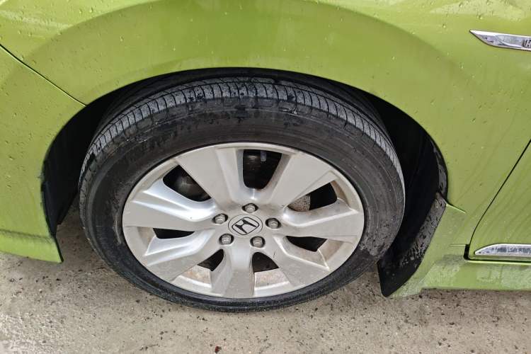 Used Honda Jade 2014 1.8L Automatic Comfort Elite Version 5 Seats Left Front Wheel Hub