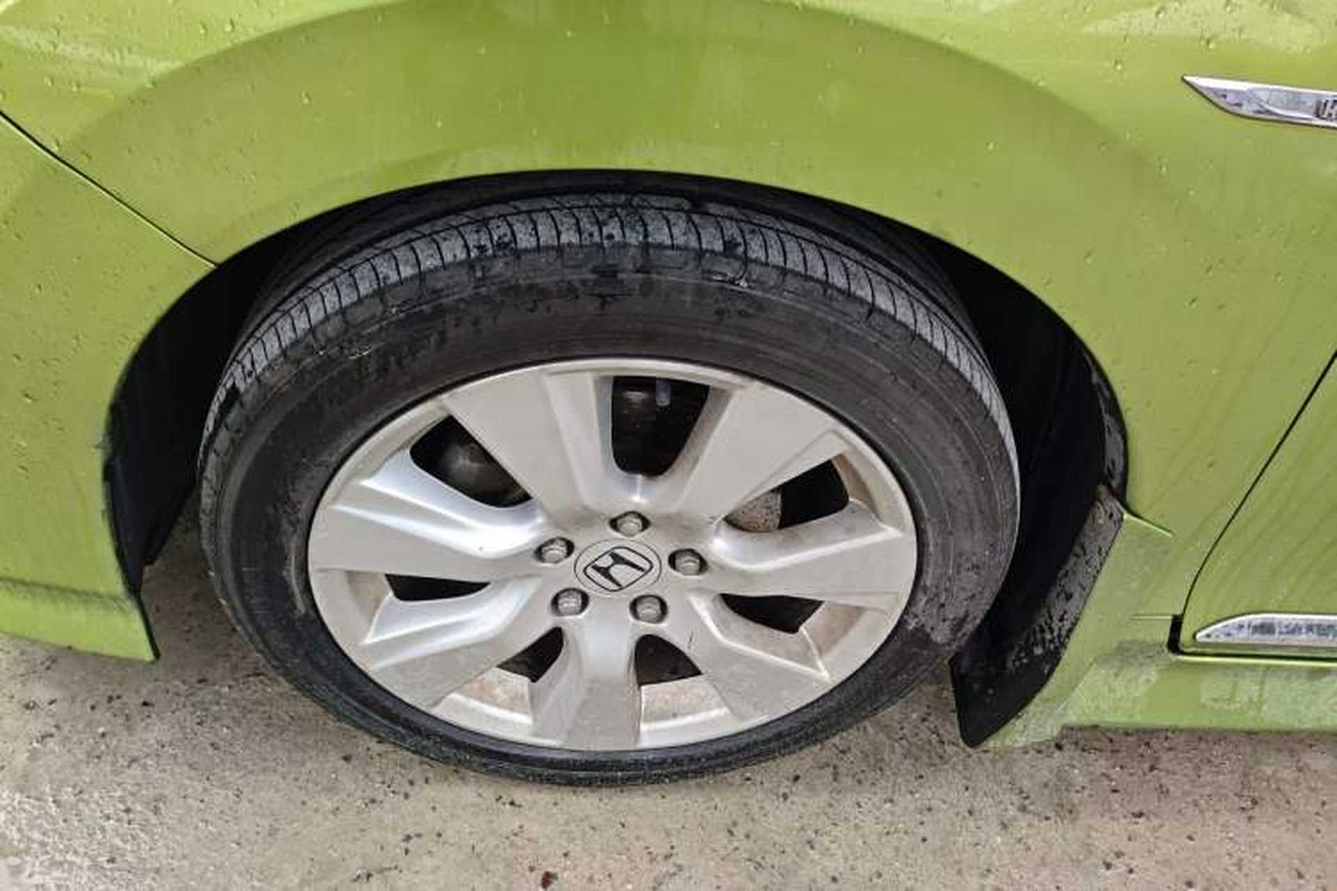 Used Honda Jade 2014 1.8L Automatic Comfort Elite Version 5 Seats Left Front Wheel Hub