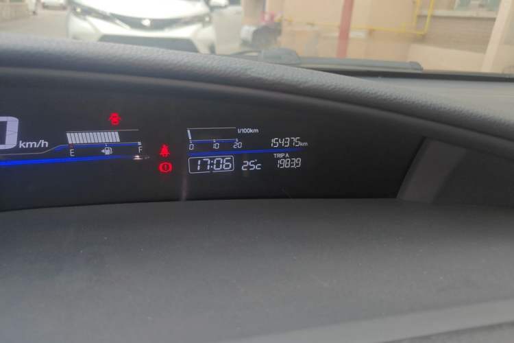 Used Honda Jade 2014 1.8L Automatic Comfort Elite Version 5 Seats Odometer Close Up
