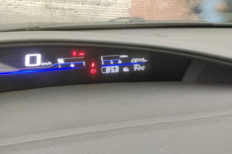Used Honda Jade 2014 1.8L CVT Luxury Edition 5 seats Odometer Close Up