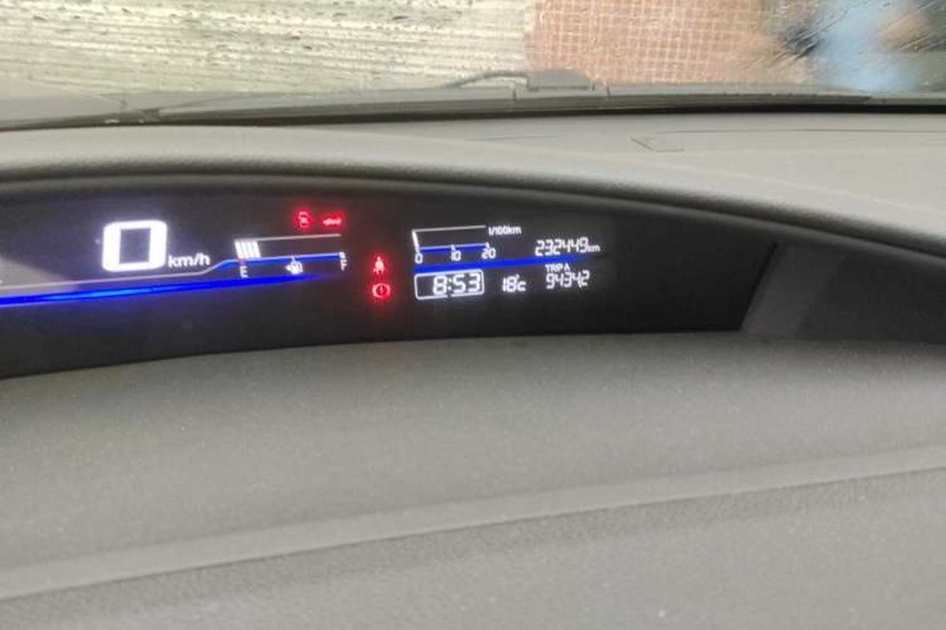 Used Honda Jade 2014 1.8L CVT Luxury Edition 5 seats Odometer Close Up